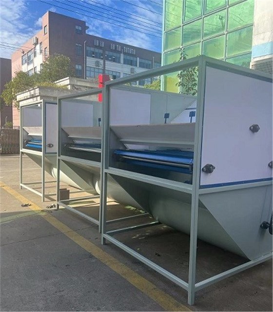 冬季送溫暖，艾思捷蝸輪減速機(jī)為羽絨服充絨機(jī)上提供動(dòng)力支持 (2).jpg