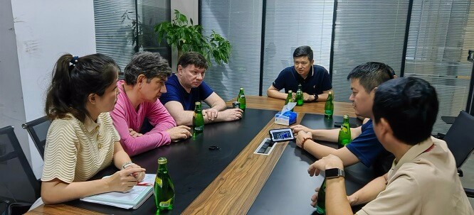 盛總與顧總對俄羅斯新項(xiàng)目展開討論 (1).jpg