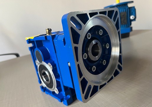 艾思捷技術教您蝸輪蝸桿減速機怎么選一款合適的伺服電機配套？ (3).jpg